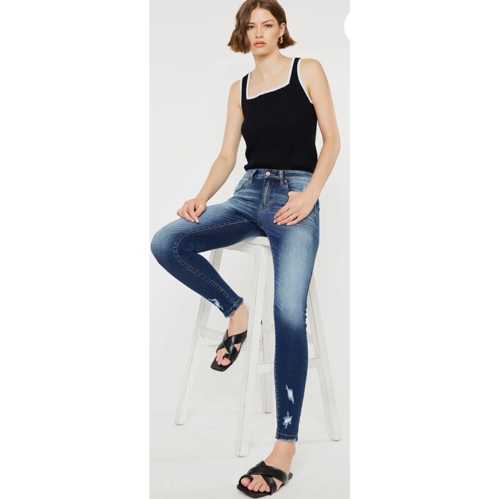 Kancan women’s Molly Mid Rise Super Skinny Jeans size 13/30
